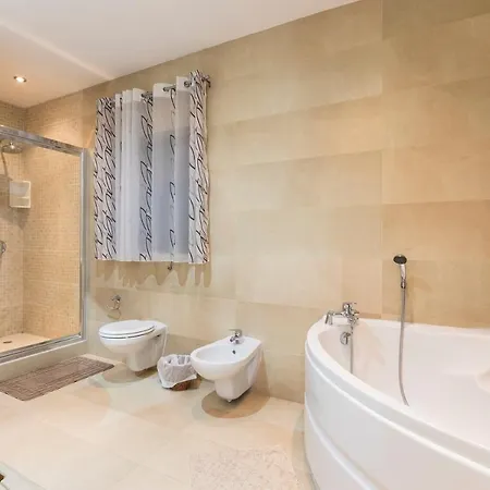 Appartement G20 - Seafront Penthouse