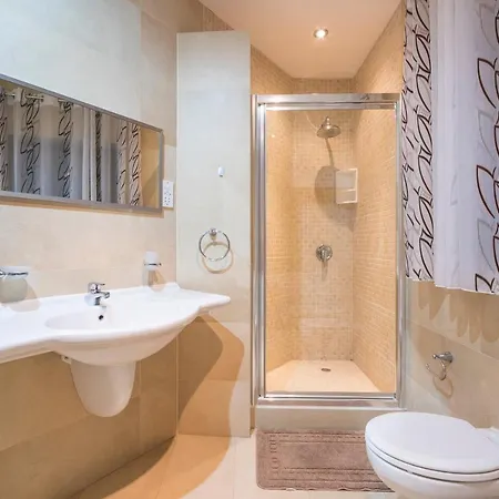 G20 - Seafront Penthouse Appartement *