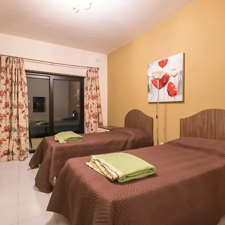 G20 - Seafront Penthouse Appartement *